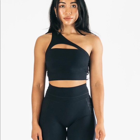 Alphalete ‘Asymmetrical’ Sports Bra (S) - black - Picture 7 of 7